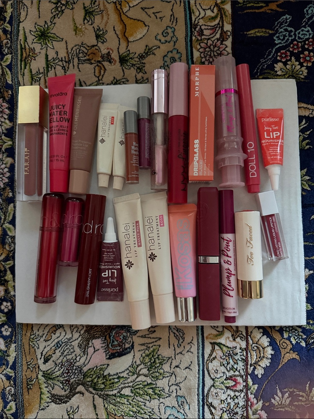 lip hawl lipsticks, lipgloss.